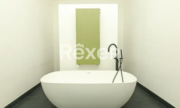 Rexer-Genova-Prestigioso-ultimo-piano-ristrutturato-con-terrazzo-nel-centro-di-Genova-Altro