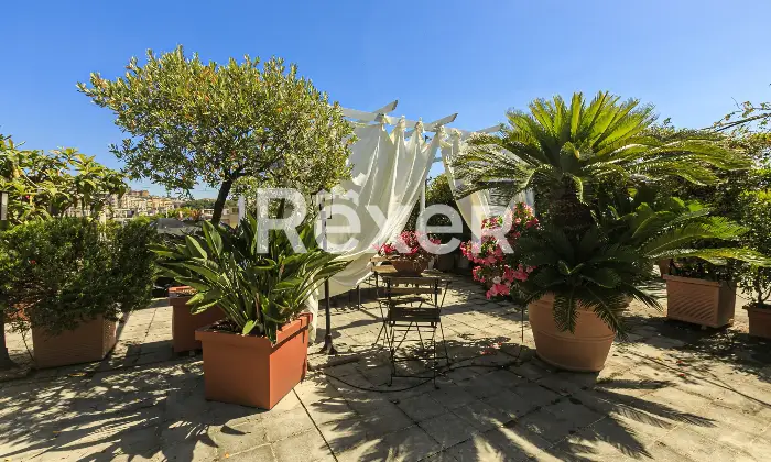 Rexer-Genova-Prestigioso-ultimo-piano-ristrutturato-con-terrazzo-nel-centro-di-Genova-Altro