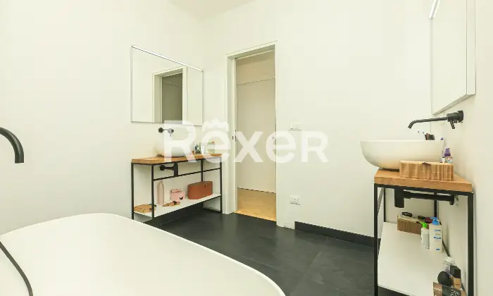 Rexer-Genova-Prestigioso-ultimo-piano-ristrutturato-con-terrazzo-nel-centro-di-Genova-Altro