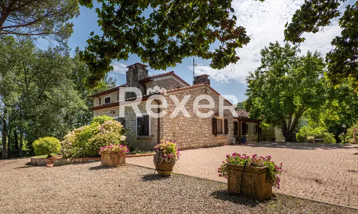 Rexer-Borgo-San-Lorenzo-Villa-indipendente-immersa-nel-verde-delle-colline-del-Mugello-Facciata