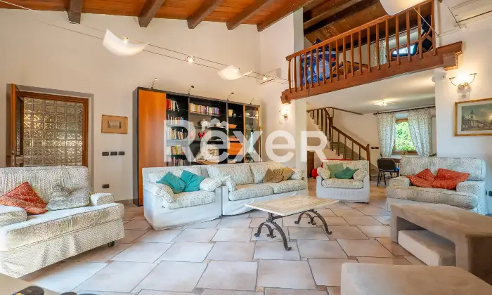 Rexer-Borgo-San-Lorenzo-Villa-indipendente-immersa-nel-verde-delle-colline-del-Mugello-Soggiorno