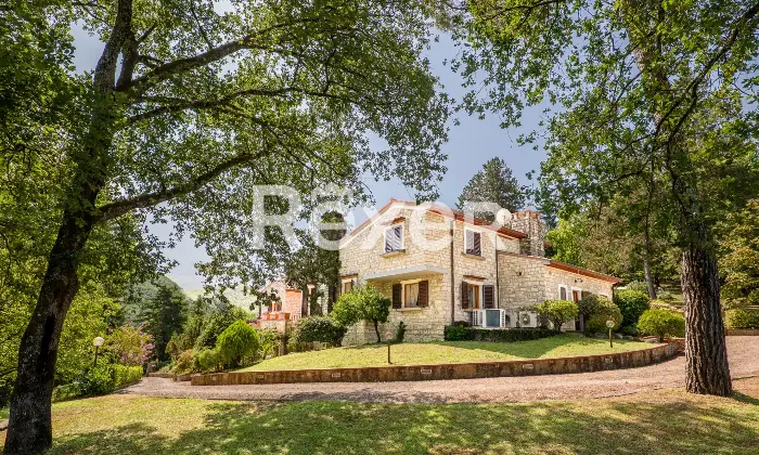 Rexer-Borgo-San-Lorenzo-Villa-indipendente-immersa-nel-verde-delle-colline-del-Mugello-Facciata