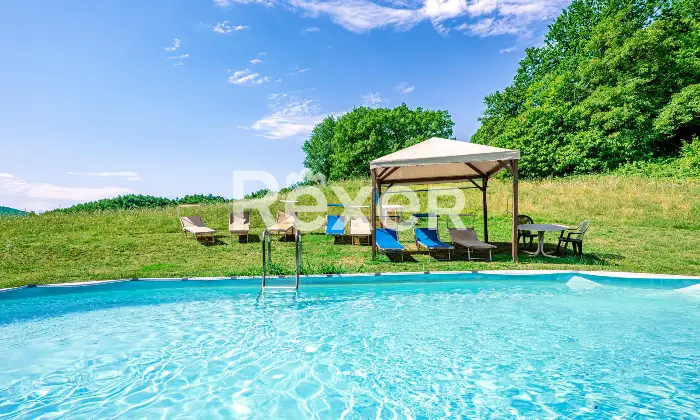 Rexer-Borgo-San-Lorenzo-Villa-indipendente-immersa-nel-verde-delle-colline-del-Mugello-Piscina