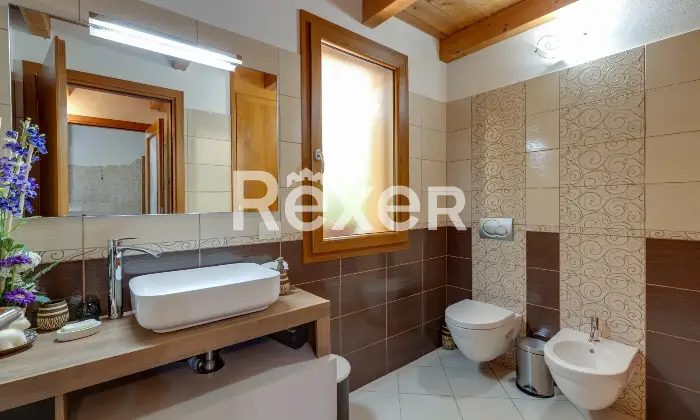 Rexer-Narbolia-Splendida-villa-immersa-nel-verde-alle-porte-di-Narbolia-Altro