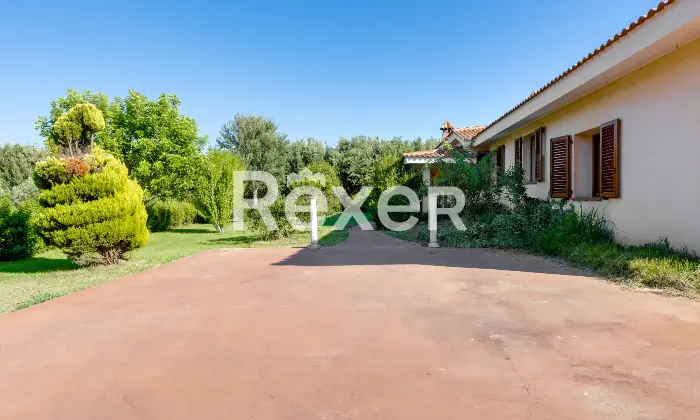 Rexer-Narbolia-Splendida-villa-immersa-nel-verde-alle-porte-di-Narbolia-Altro