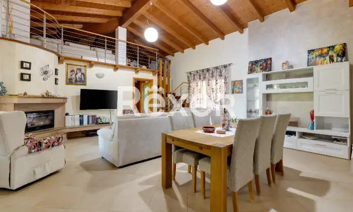 Rexer-Narbolia-Splendida-villa-immersa-nel-verde-alle-porte-di-Narbolia-Altro