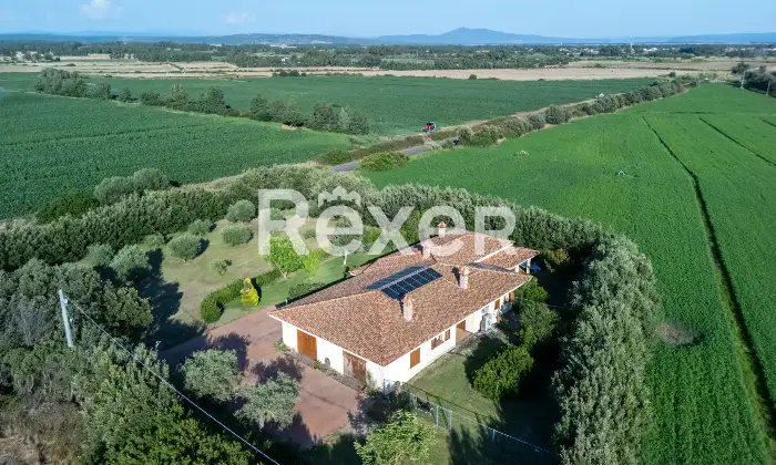 Rexer-Narbolia-Splendida-villa-immersa-nel-verde-alle-porte-di-Narbolia-Altro