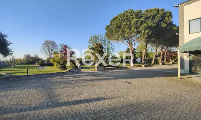 Rexer-Cergnago-Vendesi-complesso-artigianale-e-commerciale-con-ampio-lotto-mq-di-propriet-Altro