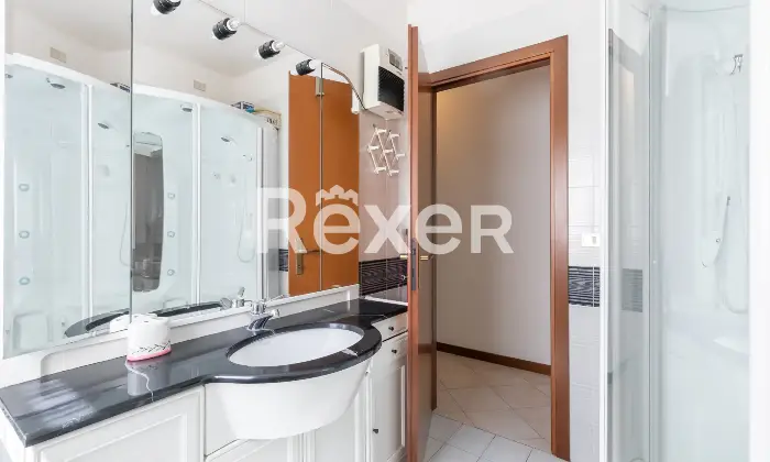 Rexer-Bologna-Zona-Mazzini-appartamento-mq-con-cantina-e-garage-Altro