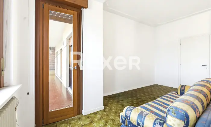 Rexer-Brescia-Quadrilocale-piano-alto-con-box-auto-Altro