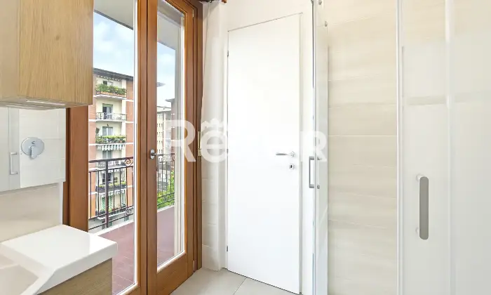 Rexer-Brescia-Quadrilocale-piano-alto-con-box-auto-Altro