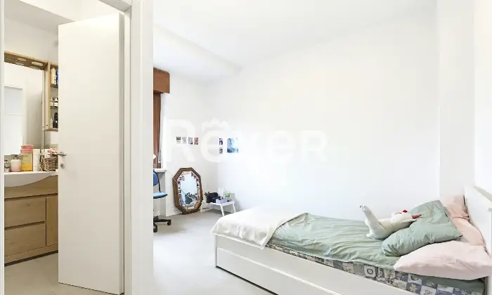 Rexer-Brescia-Quadrilocale-piano-alto-con-box-auto-Altro