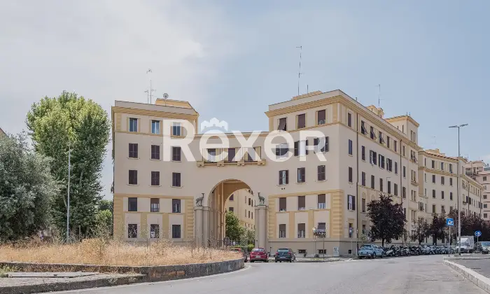 Rexer-Roma-CASAL-BERTONE-Nuda-proprieta-trilocale-in-palazzao-depoca-ristrutturato-Altro