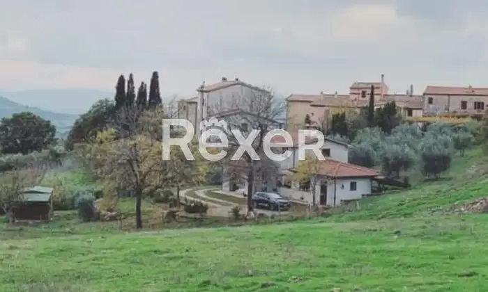 Rexer-Sorano-Villa-panoramica-con-uliveto-e-ampio-terreno-in-vendita-a-Sorano-Localit-Poderetto-Altro