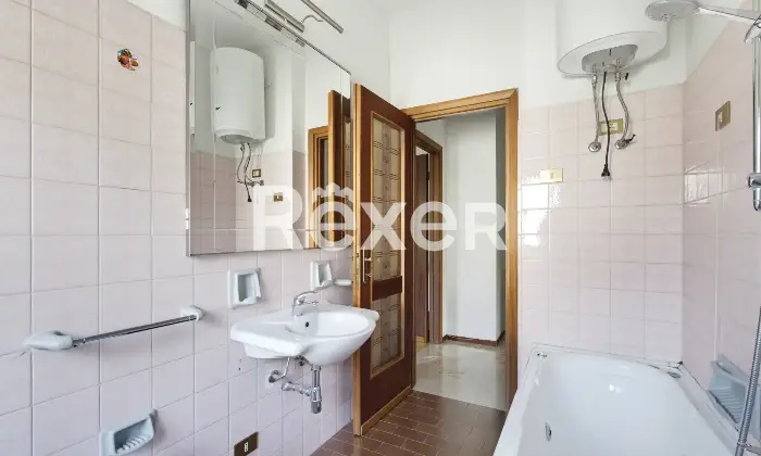 Rexer-Brescia-Trilocale-Mompiano-con-balcone-e-box-auto-Altro