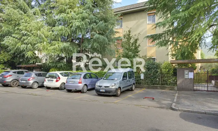 Rexer-Brescia-Trilocale-Mompiano-con-balcone-e-box-auto-Altro