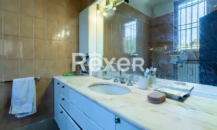 Rexer-Bologna-immobile-cielo-terra-con-giardino-e-garage-Altro