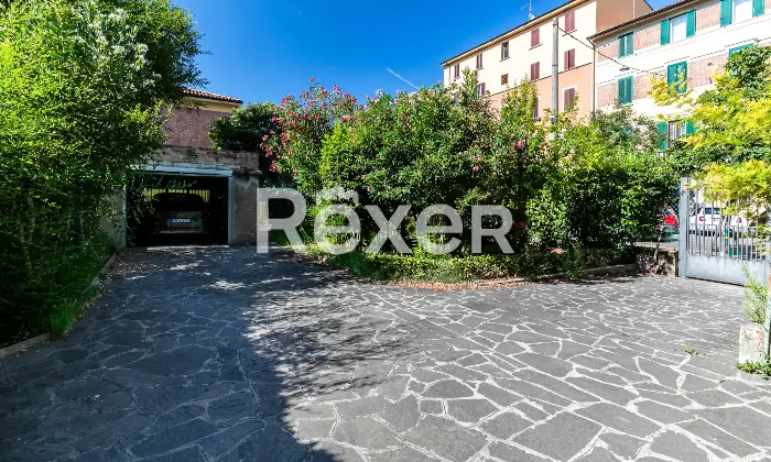 Rexer-Bologna-immobile-cielo-terra-con-giardino-e-garage-Altro