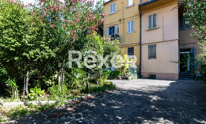 Rexer-Bologna-immobile-cielo-terra-con-giardino-e-garage-Altro
