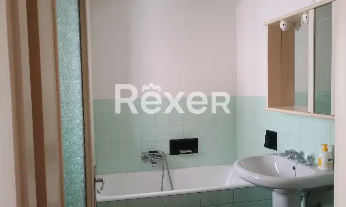 Rexer-Valsolda-Terratetto-disposto-su-livelli-nel-borgo-antico-di-Drano-Altro