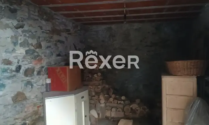 Rexer-Valsolda-Terratetto-disposto-su-livelli-nel-borgo-antico-di-Drano-Altro