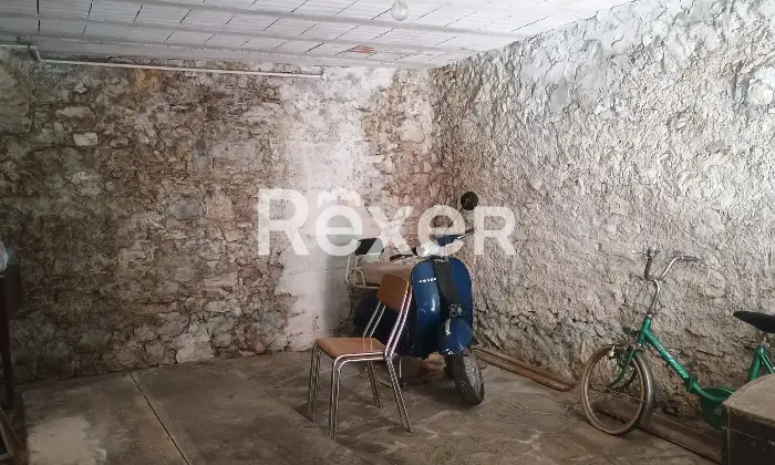 Rexer-Valsolda-Terratetto-disposto-su-livelli-nel-borgo-antico-di-Drano-Altro