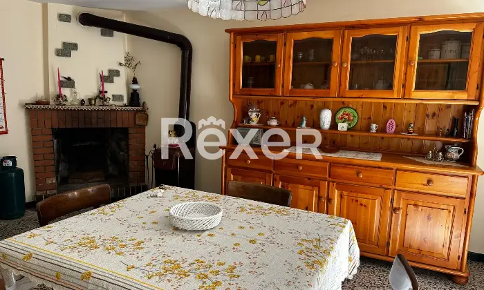 Rexer-Valsolda-Terratetto-disposto-su-livelli-nel-borgo-antico-di-Drano-Altro