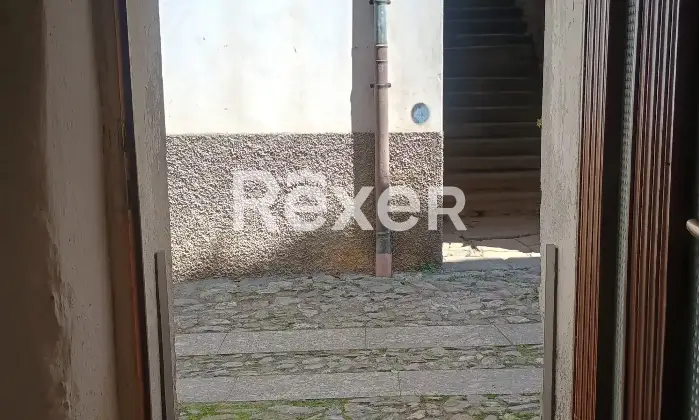 Rexer-Valsolda-Terratetto-disposto-su-livelli-nel-borgo-antico-di-Drano-Altro