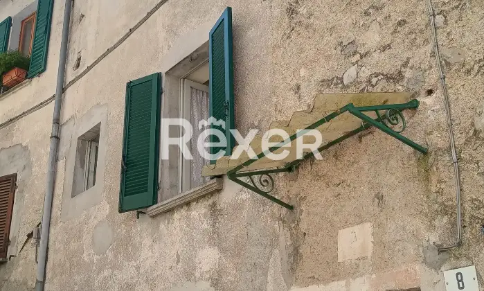 Rexer-Valsolda-Terratetto-disposto-su-livelli-nel-borgo-antico-di-Drano-Altro