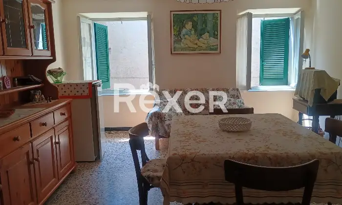 Rexer-Valsolda-Terratetto-disposto-su-livelli-nel-borgo-antico-di-Drano-Altro