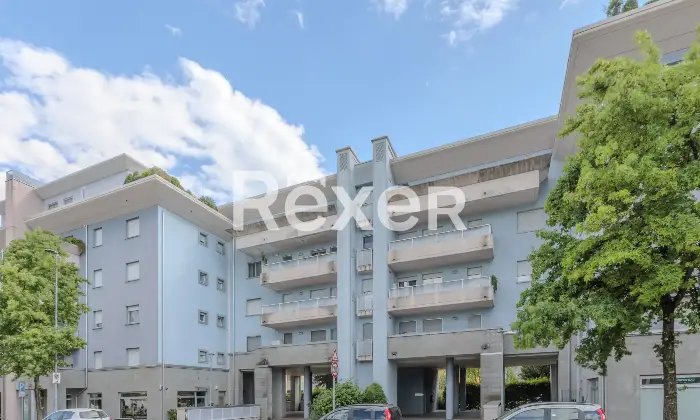 Rexer-Gorle-Bilocale-con-ampio-terrazzo-box-e-ascensore-Altro
