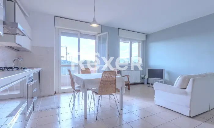 Rexer-Gorle-Bilocale-con-ampio-terrazzo-box-e-ascensore-Altro