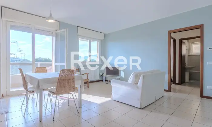 Rexer-Gorle-Bilocale-con-ampio-terrazzo-box-e-ascensore-Altro