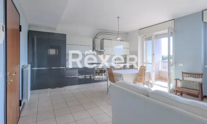 Rexer-Gorle-Bilocale-con-ampio-terrazzo-box-e-ascensore-Altro