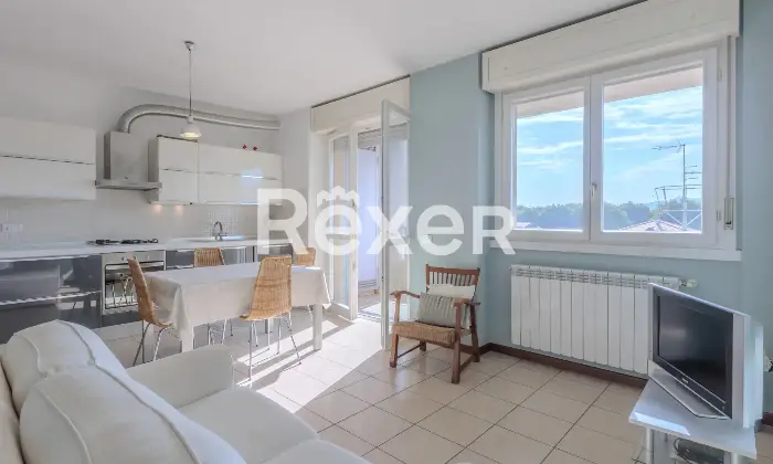 Rexer-Gorle-Bilocale-con-ampio-terrazzo-box-e-ascensore-Altro