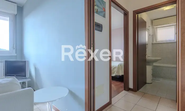 Rexer-Gorle-Bilocale-con-ampio-terrazzo-box-e-ascensore-Altro