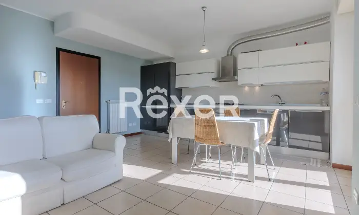 Rexer-Gorle-Bilocale-con-ampio-terrazzo-box-e-ascensore-Altro