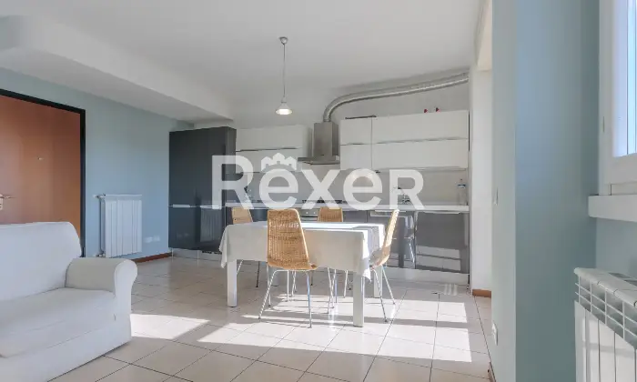 Rexer-Gorle-Bilocale-con-ampio-terrazzo-box-e-ascensore-Altro