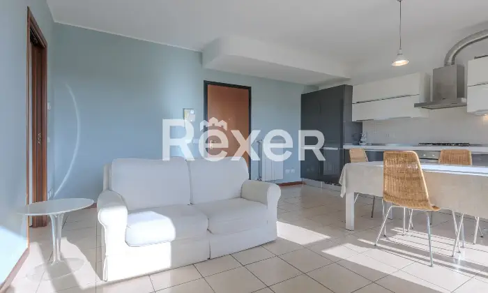 Rexer-Gorle-Bilocale-con-ampio-terrazzo-box-e-ascensore-Altro