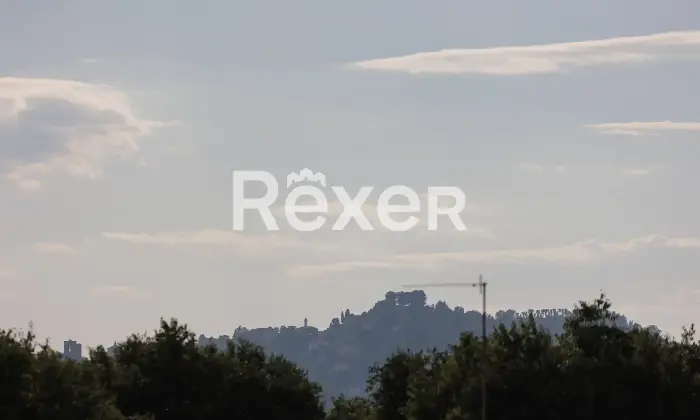 Rexer-Gorle-Bilocale-con-ampio-terrazzo-box-e-ascensore-Altro