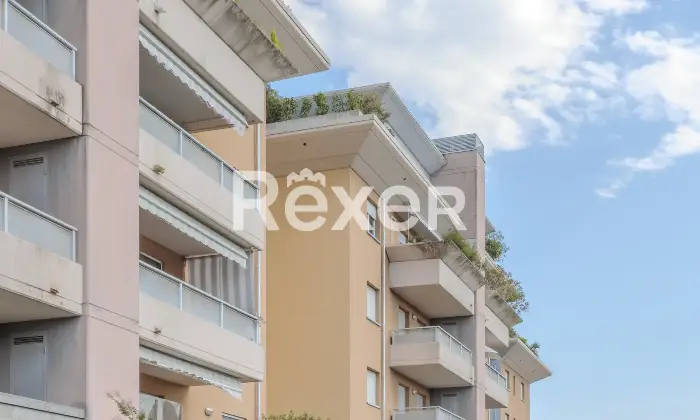 Rexer-Gorle-Bilocale-con-ampio-terrazzo-box-e-ascensore-Altro
