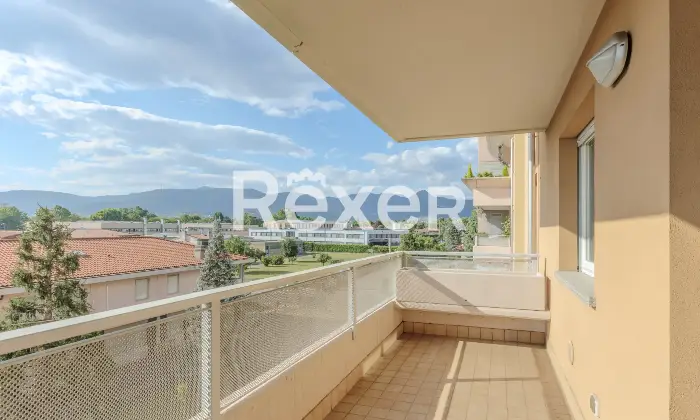Rexer-Gorle-Bilocale-con-ampio-terrazzo-box-e-ascensore-Altro