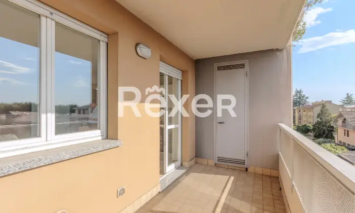 Rexer-Gorle-Bilocale-con-ampio-terrazzo-box-e-ascensore-Altro