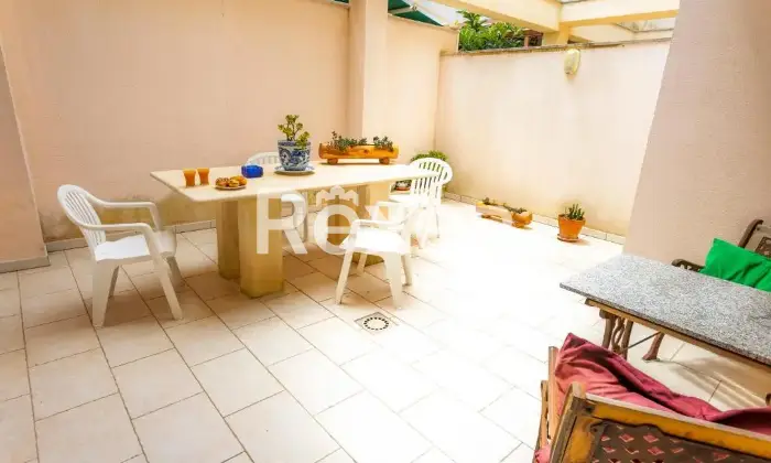 Rexer-Uggiano-La-Chiesa-Abitazione-indipendente-su-tre-livelli-con-garage-fotovoltaico-e-balconi-Altro