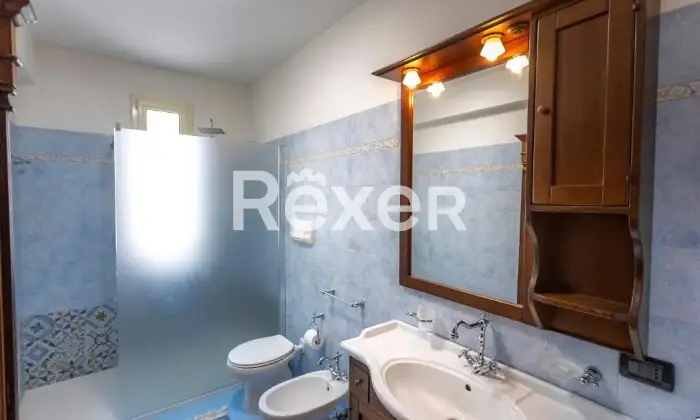 Rexer-Uggiano-La-Chiesa-Abitazione-indipendente-su-tre-livelli-con-garage-fotovoltaico-e-balconi-Altro