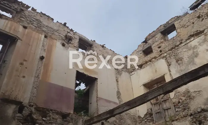 Rexer-CoriglianoRossano-Antico-casale-in-pietra-da-restaurare-con-corte-terreno-e-magazzino-Altro
