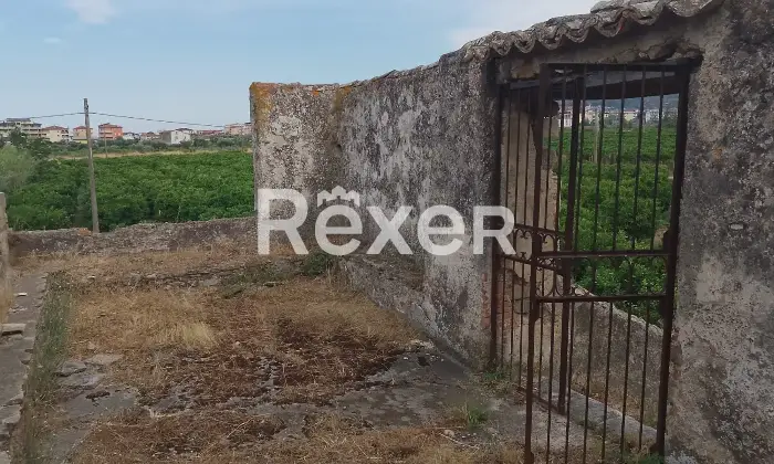 Rexer-CoriglianoRossano-Antico-casale-in-pietra-da-restaurare-con-corte-terreno-e-magazzino-Altro