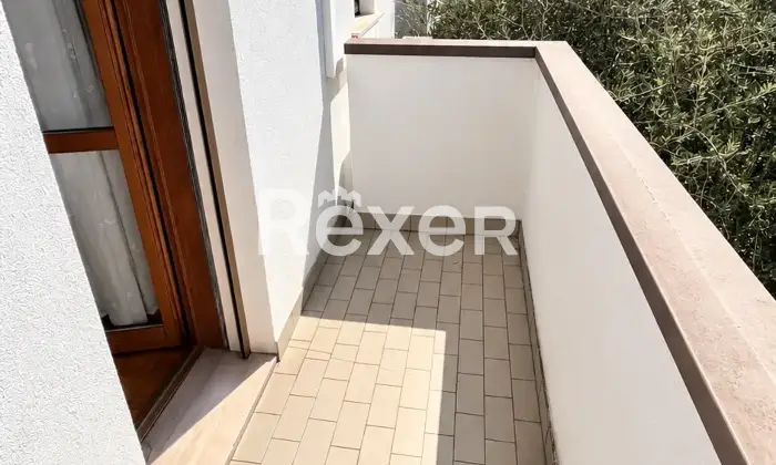 Rexer-Volpago-del-Montello-Villetta-a-schiera-di-testa-con-giardino-privato-e-garage-Balcone