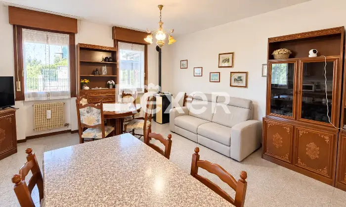 Rexer-Volpago-del-Montello-Villetta-a-schiera-di-testa-con-giardino-privato-e-garage-Esterno