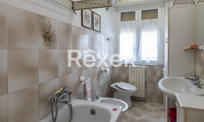 Rexer-Civitanova-Marche-Quadrilocale-con-balconi-soffitta-e-posto-auto-in-zona-servita-Civitanova-Marche-Altro